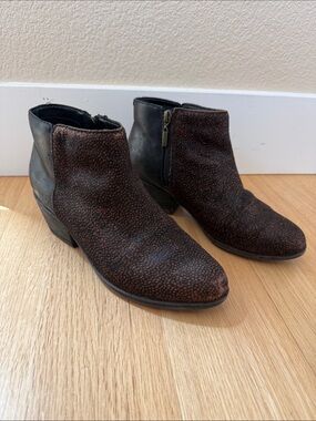 Textured Brown Ankles Boots with Side Zip